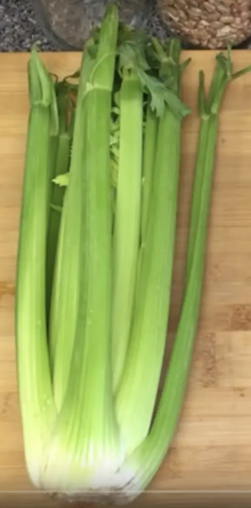 Can a rabbit eat celery?