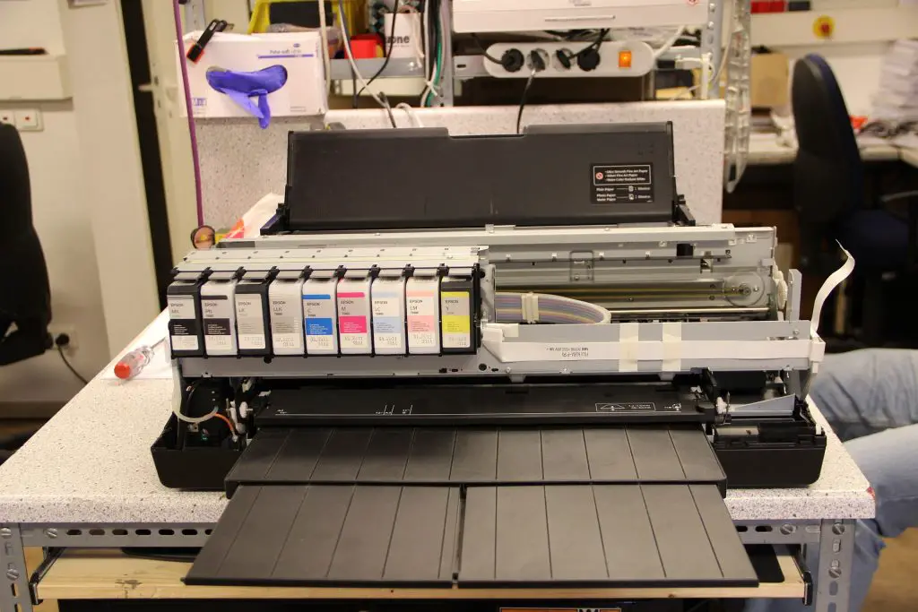 Hp Officejet pro 8025 is not printing color