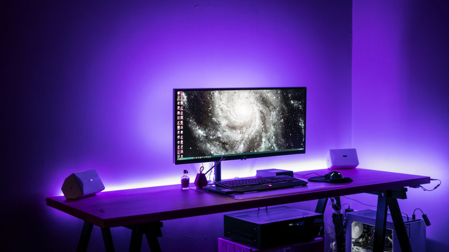 Is the Dell monitor flashing? Find solutions here